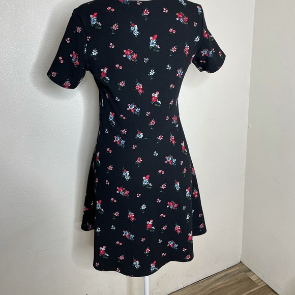 Divided H&M Dress Floral Fit And Flare With Sleeves Size 10 Women’s Stretchy - Picture 6 of 8